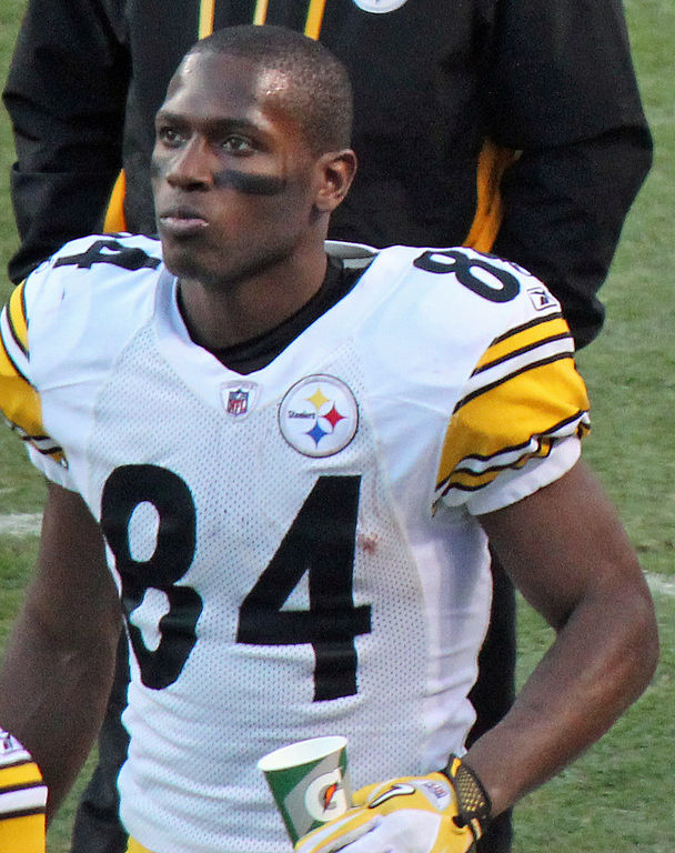 Antonio Brown arrest warrant issued in battery incident, reports say