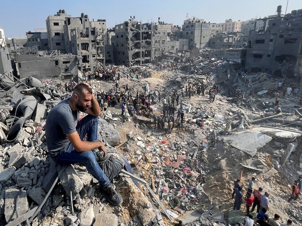 Thousands flee as Zionist entity pounds Gaza City