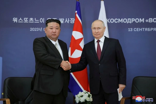 What did Kim Jong-un write in his New Year's card sent to Putin?