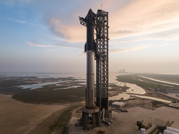 SpaceXStarship launch failed minutes after reaching space