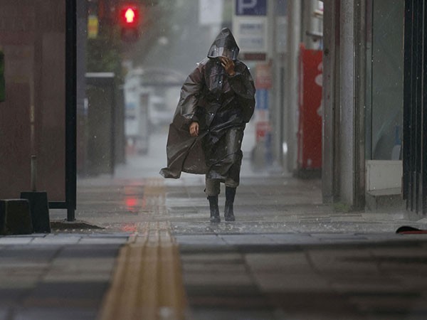 Super Typhoon Yagi: Rains lash China ahead of landfall