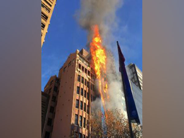 Dramatic Sydney blaze consumes 7-storey building