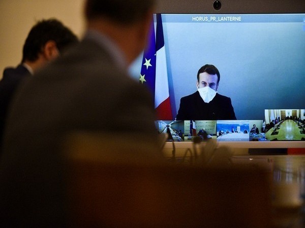 France reports 384 COVID-19-related deaths in hospitals