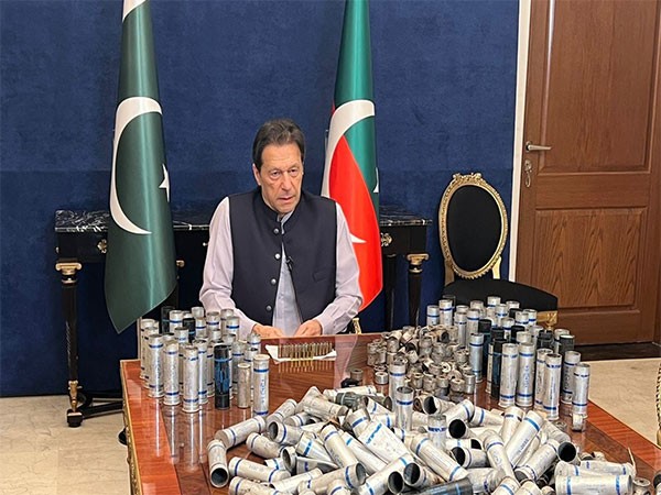Pakistan ex-PM Imran Khan fears arrest as he heads to court