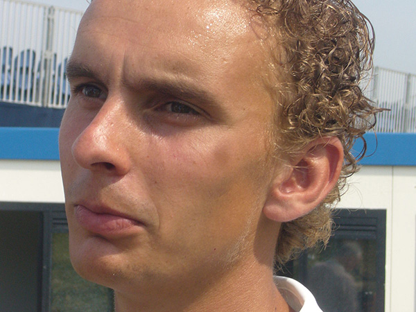 European golfer Joost Luiten 'almost kills' girlfriend in social-distancing trick shot