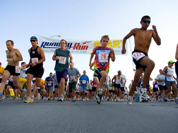 12,000 runners compete at Xiamen Marathon