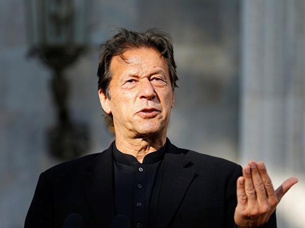 Int'l community should incentivize Taliban to honor commitments: Pakistani PM