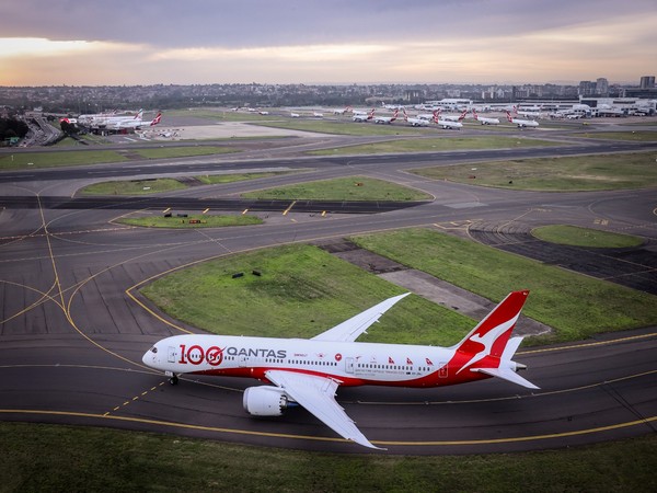 CEO of Australia's embattled Qantas steps down early