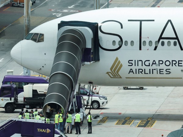 20 people in intensive care after Singapore Airlines flight