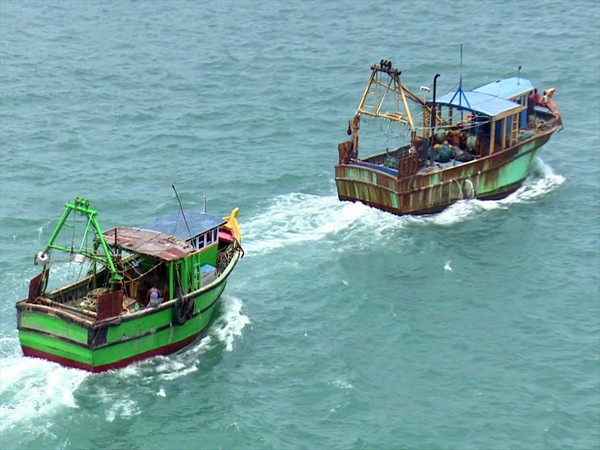 Sri Lankan navy apprehends 12 Indian fishermen for poaching