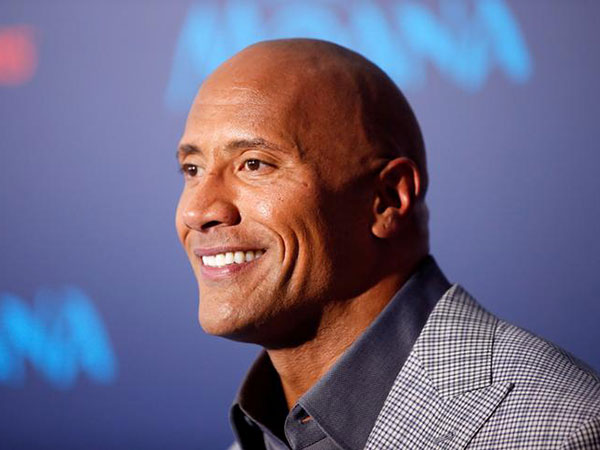 Dwayne 'The Rock' Johnson says Elizabeth Warren is 'a baller' after she praises 'Ballers'