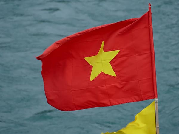 Vietnam social media users black out profile pics to mourn leader