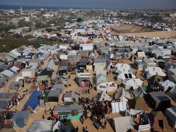 Palestinians flee as Israeli forces go back into Jabalia