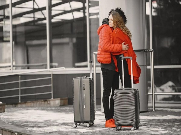 NZ airport imposes three-minute goodbye hug time limit