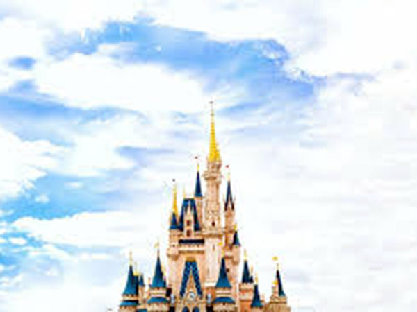 Florida college student brings Disney magic to children during COVID-19 with one-of-a-kind babysitting service