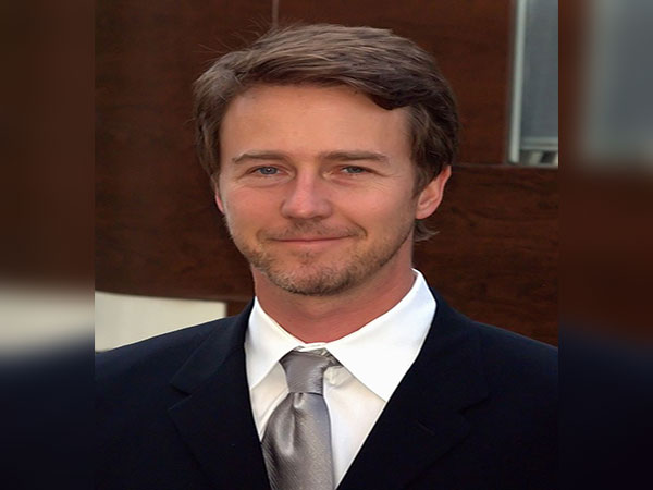 Edward Norton calls Trump a 'whiny' 'b----' in Twitter rant: 'Call his bluff'