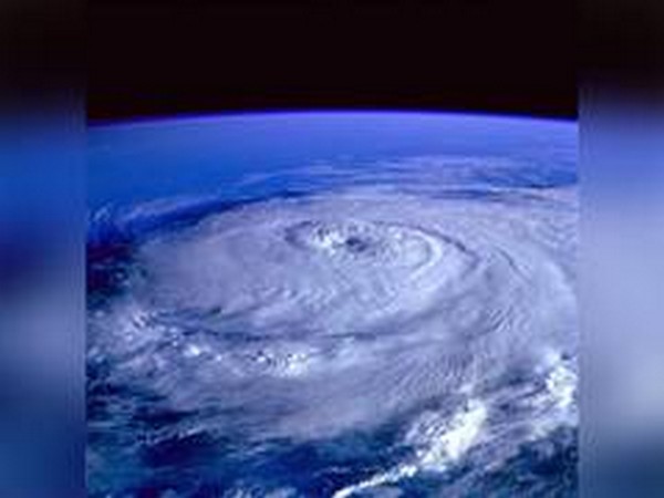 Hurricane warning extended as Florida braces for potentially devastating Ian