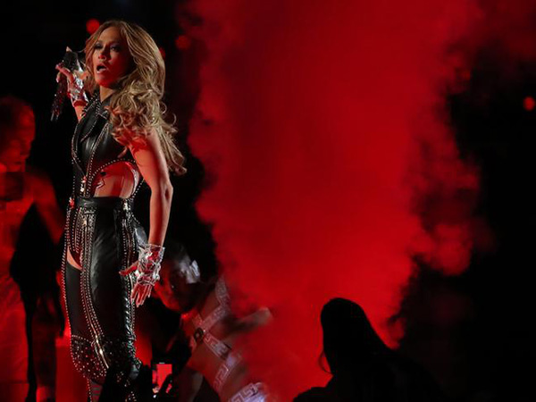 Jennifer Lopez bathroom selfie inspires moms to post bikini pics with #JLoChallenge