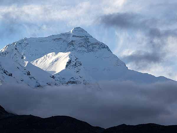 Nepali breaks own record by climbing Mt. Qomolangma 25 times