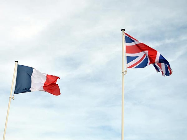 UK reaches deal with France to allow trucks to cross border from Wednesday