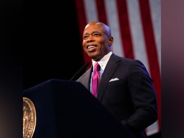 Scandal-hit New York mayor fights for political survival