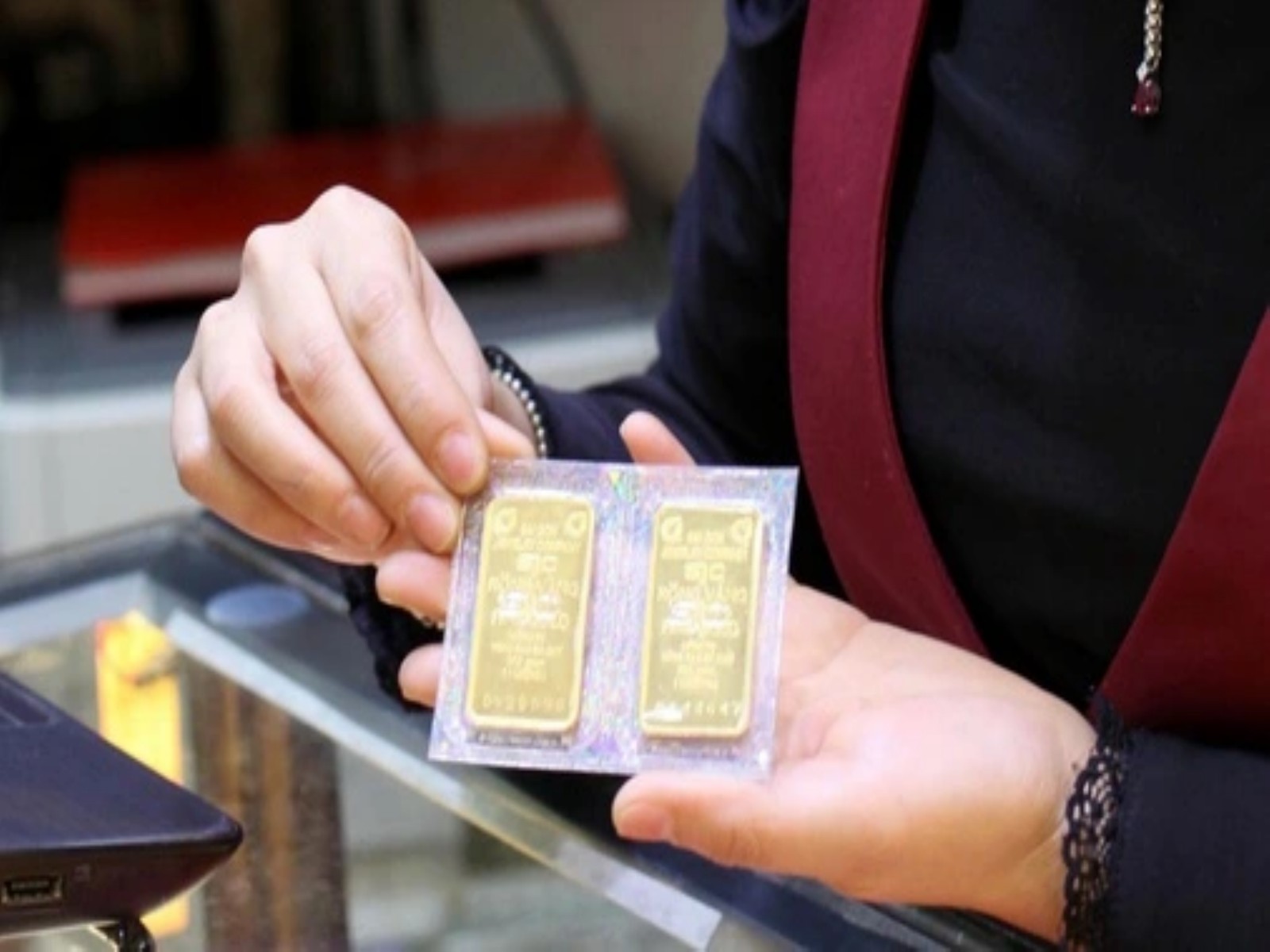 Gold prices continue to fall without a clear end in sight