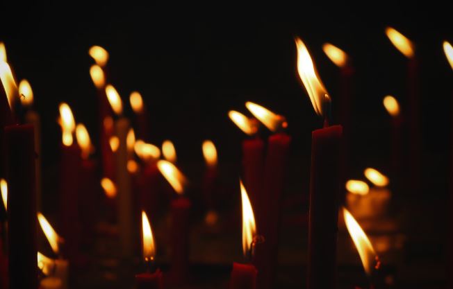Orthodox Christians celebrate 'Holy Fire' in Jerusalem