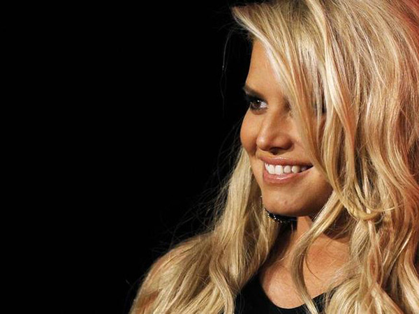 Jessica Simpson realized she had to stop drinking after she was unable to dress her kids on Halloween