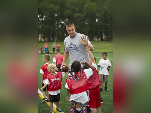 Former Patriots star Rob Gronkowski says football 'always an option,' but not in '19