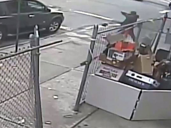 Florida smoke shop owner killed during robbery, brother sees killing on remote surveillance video