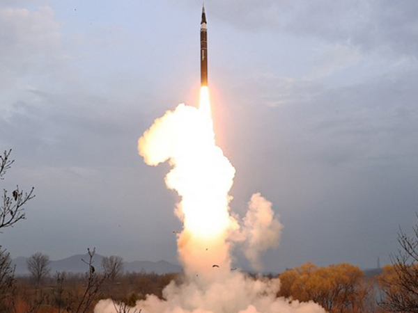 North Korea launches a series of ballistic missiles, South Korea and Japan warn