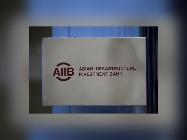 Roundup: AIIB to stay open while following high standards, says president