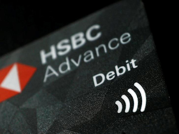 Businesses banning banknotes, asking customers to use credit, debit cards