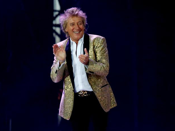 Rod Stewart poses with 4 mothers of his children: 'A mothers' reunion!'