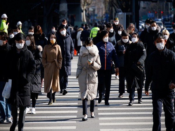 S. Korea's new COVID-19 cases down amid lifting of outdoor mask mandate