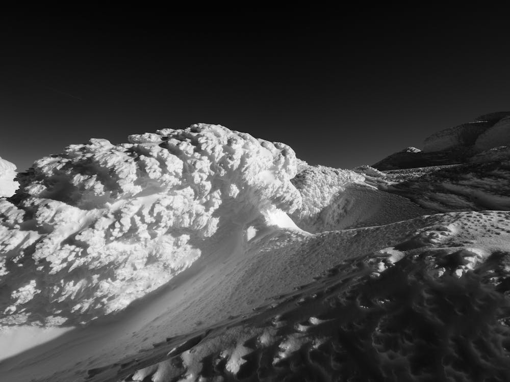 Avalanche kills 3 skiers in Austrian Alps