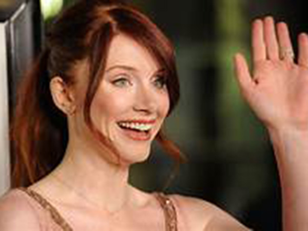 Bryce Dallas Howard accomplishes 'dream,' graduates college after enrolling in 1999: '21 years in the making'