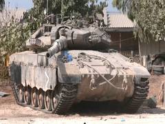 Israeli tanks raid the Gaza Strip
