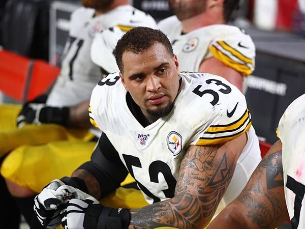 Steelers' Maurkice Pouncey addresses helmet decal issue amid team stir