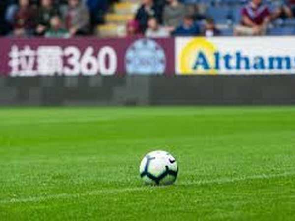 Chelsea lose, Man City held in Premier League