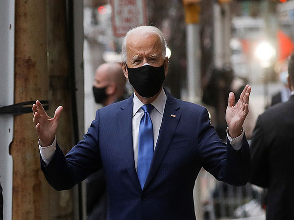 Biden signs executive order on mask challenge amid COVID-19
