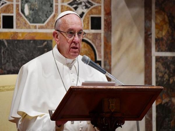 Pope on Christmas: Jesus was poor, so don't be power-hungry