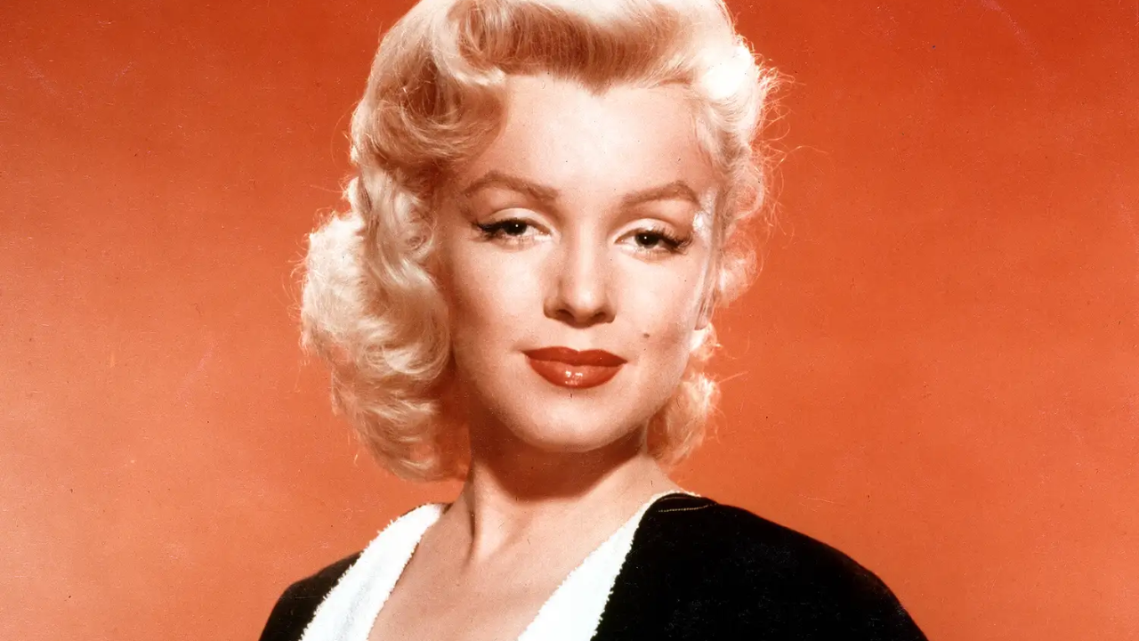 Marilyn Monroe defuses nude photo scandal with honesty