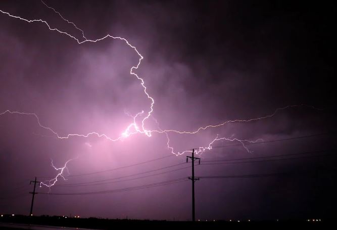 Thousands of South Australians without power amid severe storms
