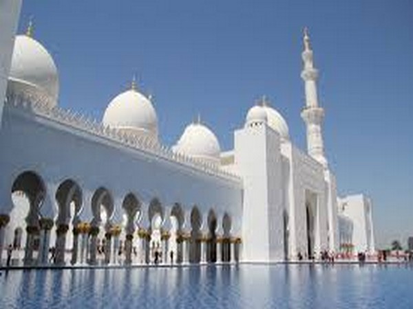 UAE leaders mark Eid Al Fitr with prayers, greetings