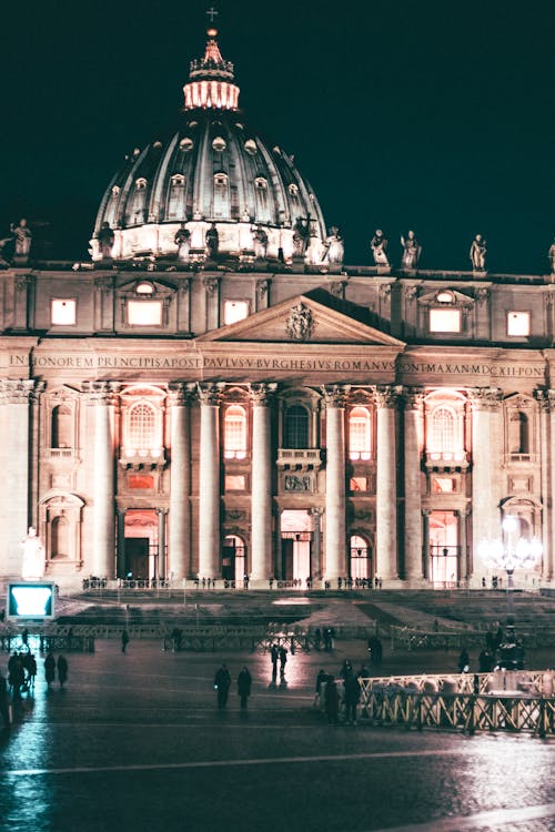 Pope Leo takes charge at grandiose inaugural Mass