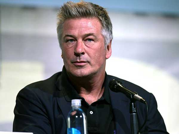 Alec Baldwin says Trump should be buried in a 'Nazi graveyard' in latest rebuke of the president