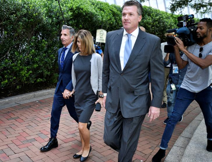 Lori Loughlin, Mossimo Giannulli's daughters Olivia Jade, Isabella 'not currently enrolled' at USC: registrar