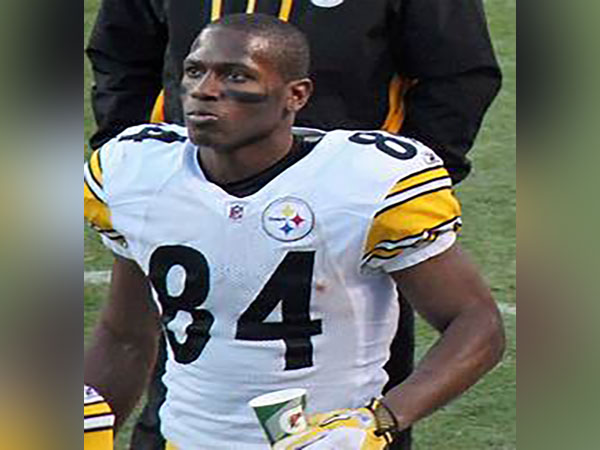 Antonio Brown formally charged in assault of driver outside Florida home: report