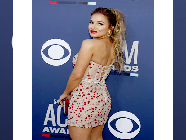 Jessie James Decker struts around in black bathing suit: 'Just another day at the office'